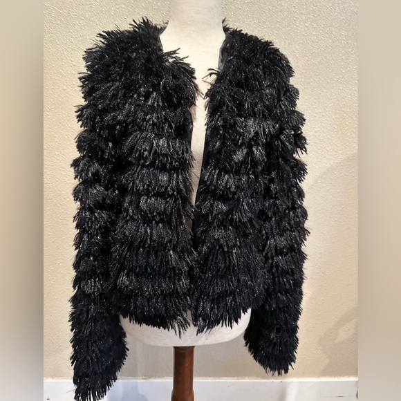 Trendy black fluffy coat - Picture 1 of 3